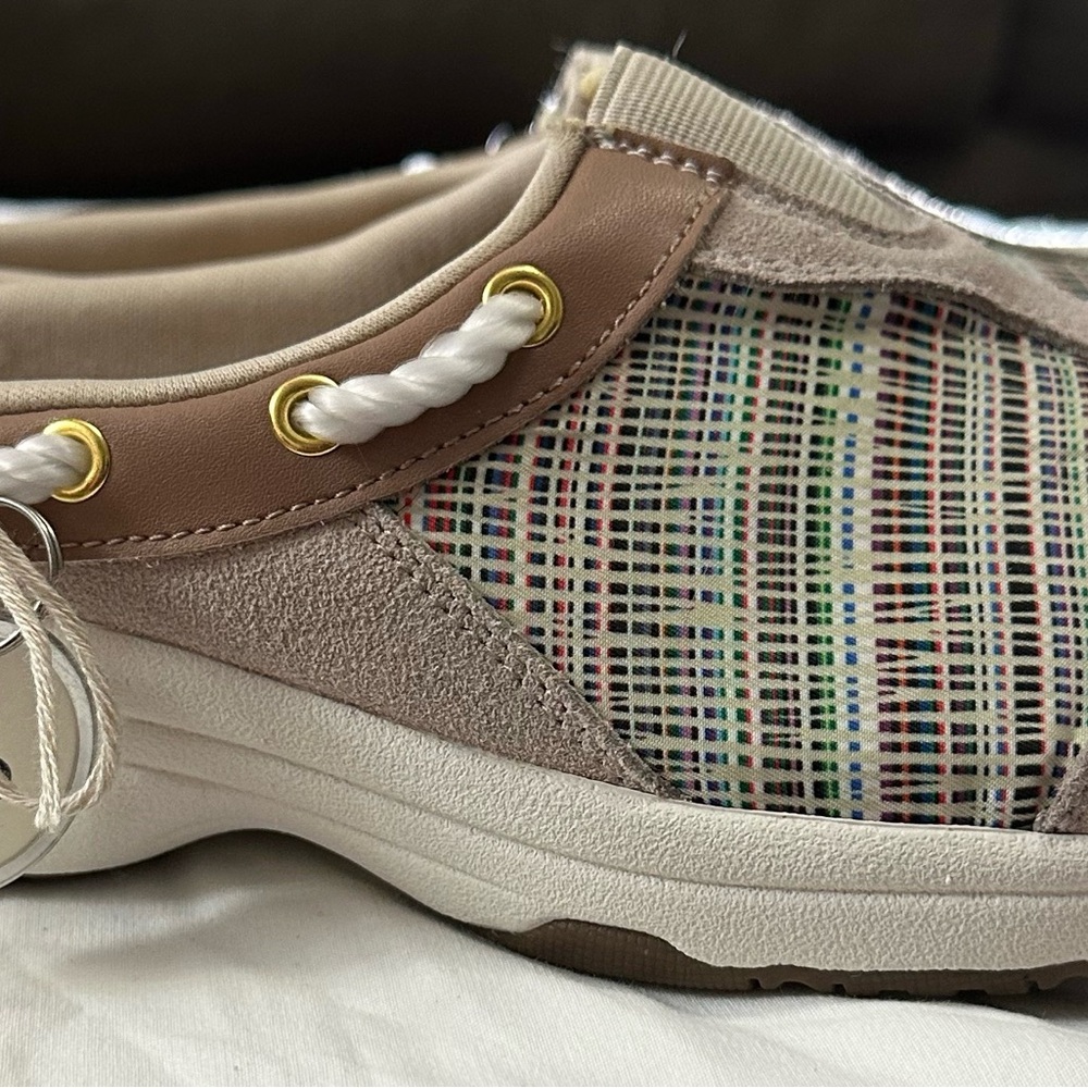 Woman’s Easy Spirit Natural Multi travelport shoes
